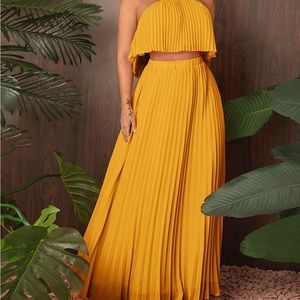 Beautiful two piece skirt set!